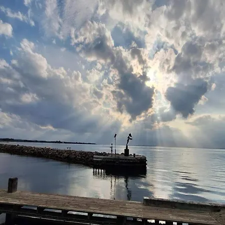 Tranquil Retreat-by Traum *